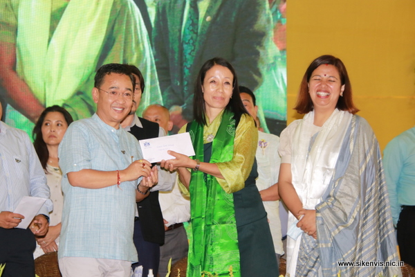 Honourable Chief Minister gave Cash price for Culture Programme to Govt. Sr. Sec. School Tadong